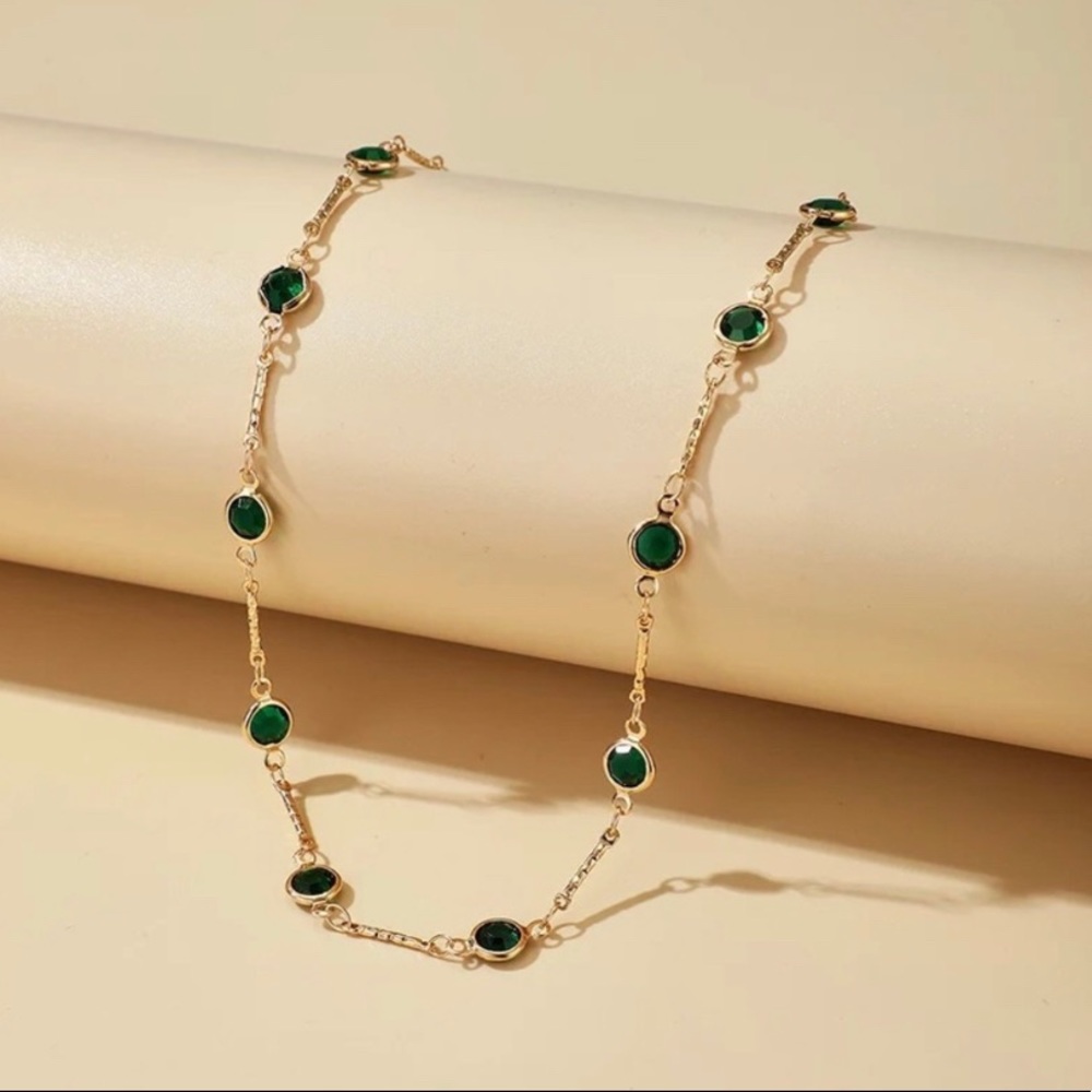 🎉 New Gold & Green Stone Choker Necklace